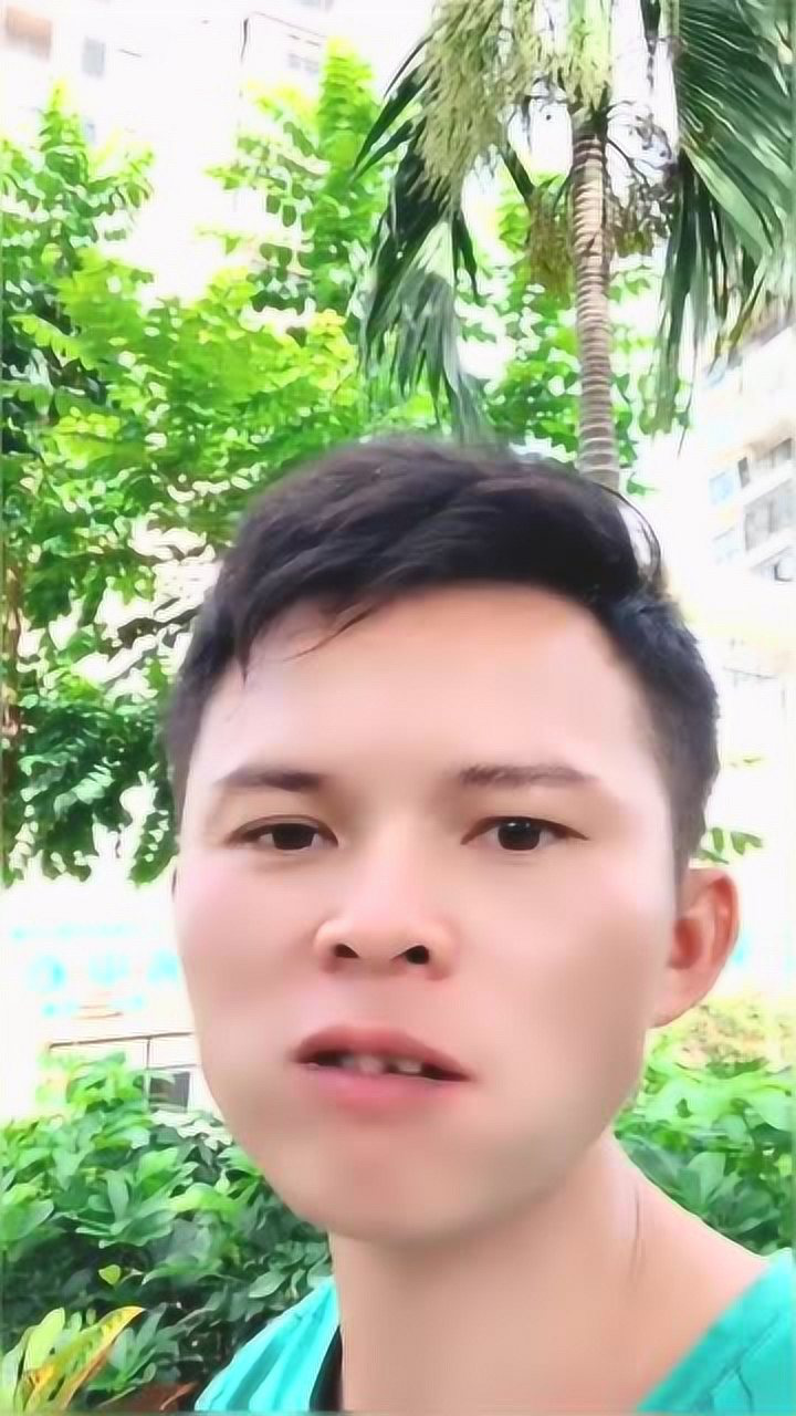 槟榔哥又来了这一次直接吃一整个槟榔网友也不怕扎着嘴