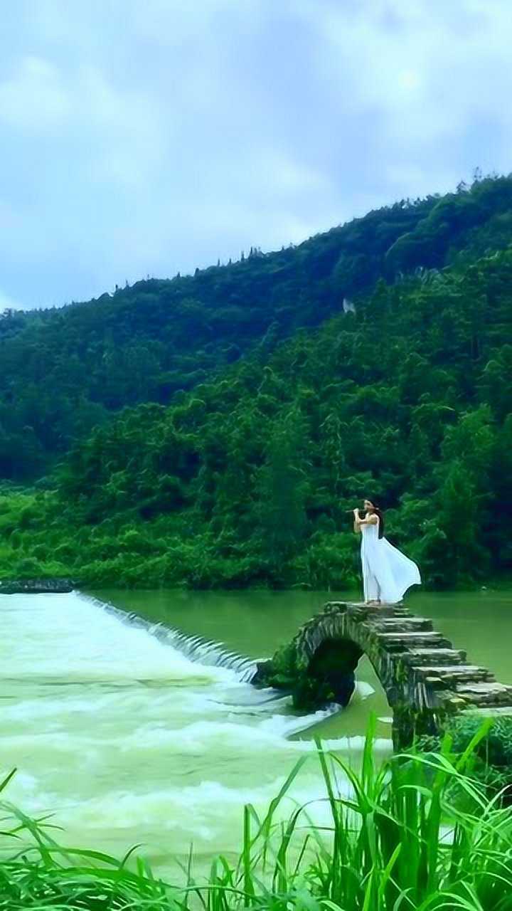 人间仙境,一位佳人,萧声悠然,衣袂飘飘!