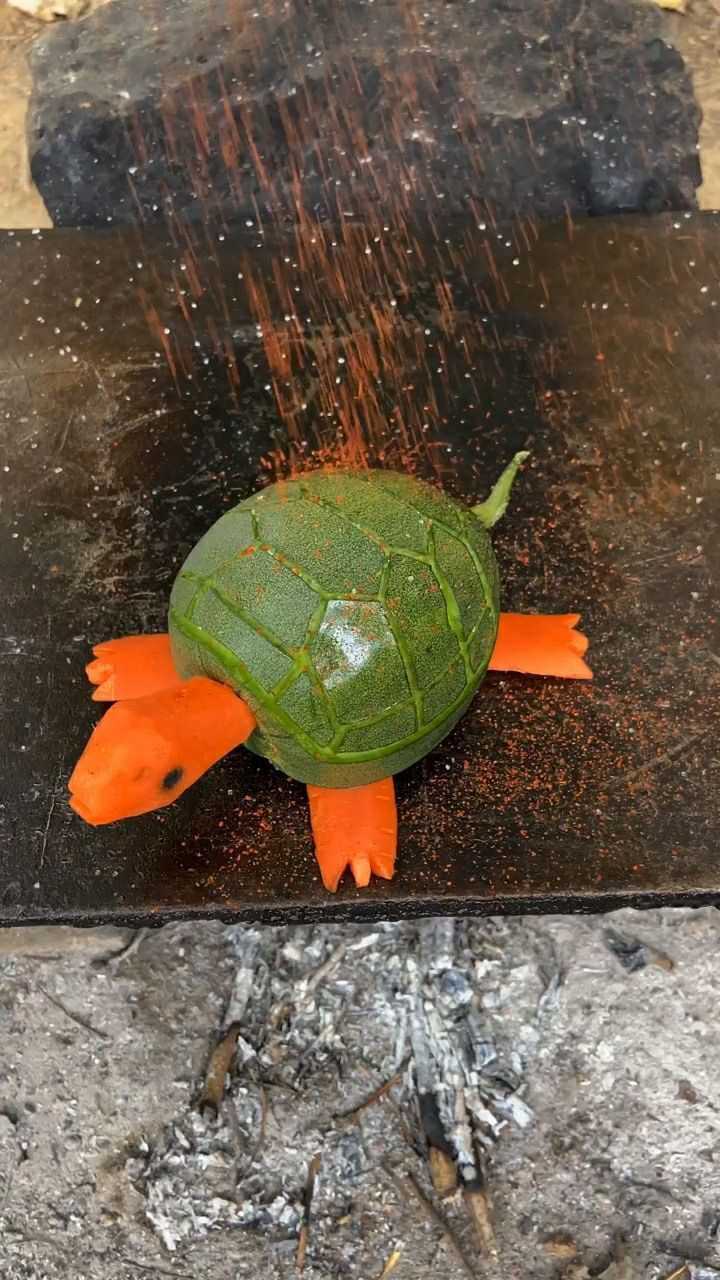 今天烤一只绿壳乌龟虽然个头不大但是味道很好