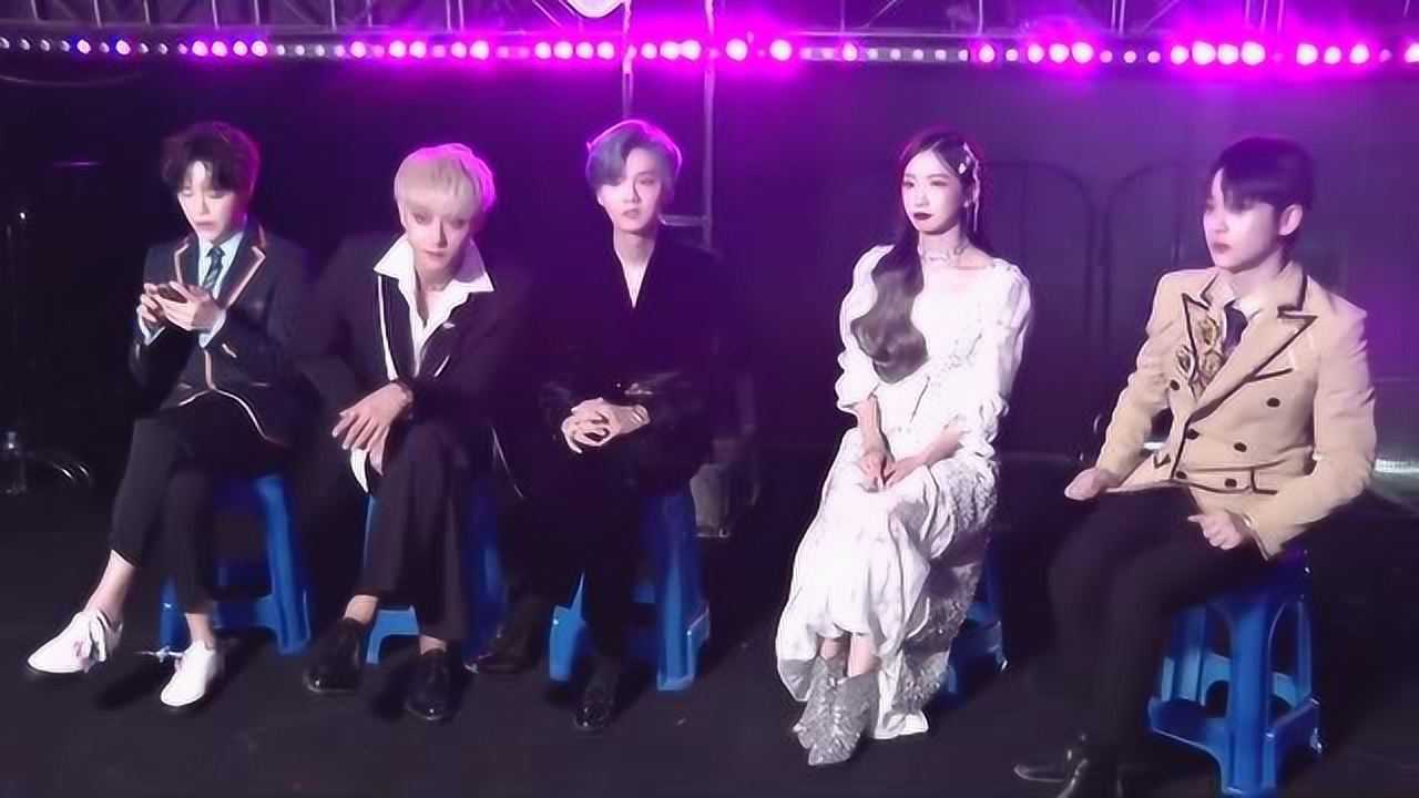 孟美岐再遇黄子韬曾经的导师竟然这样评价她孟美岐表情太尴尬