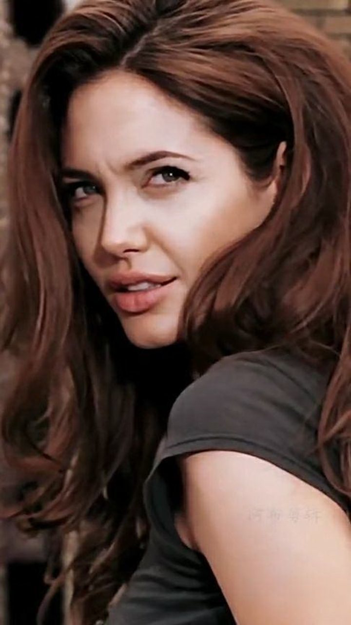 安吉丽娜朱莉真是性感到骨子里穿衣媚而不俗气质优雅又大方