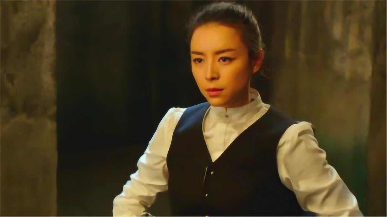 快手枪手快枪手:小伙三句不离这件事,美女气的直接拔枪就干