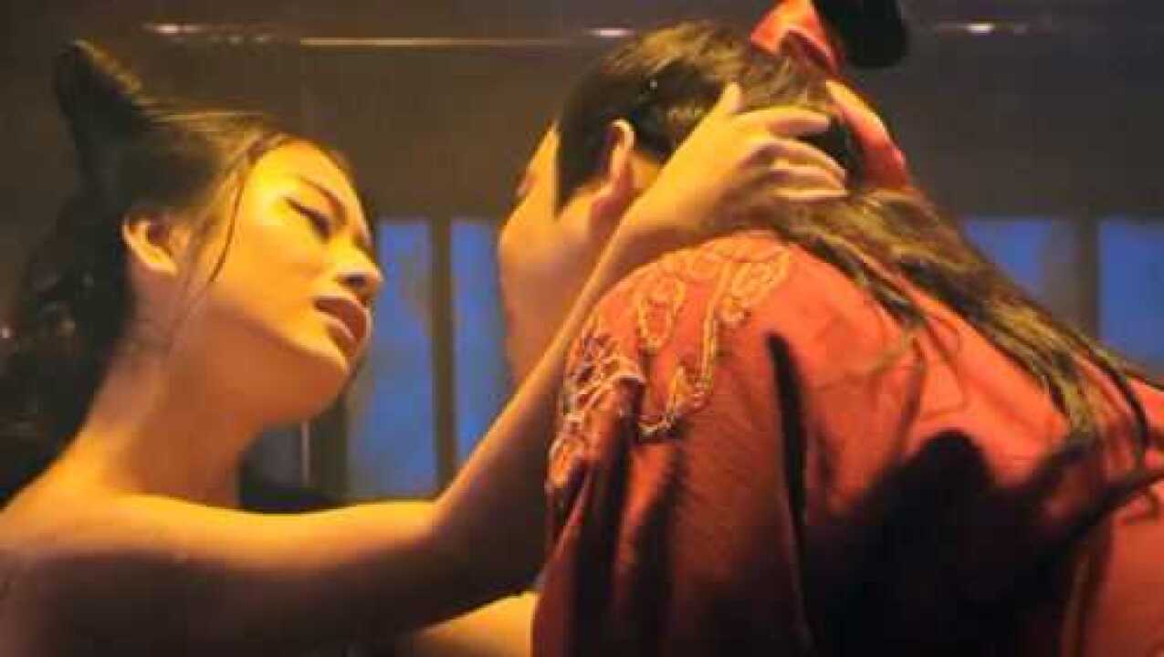 漂亮女妖千娇百媚，洗澡勾引男子，这下男子哪能扛得住_高清