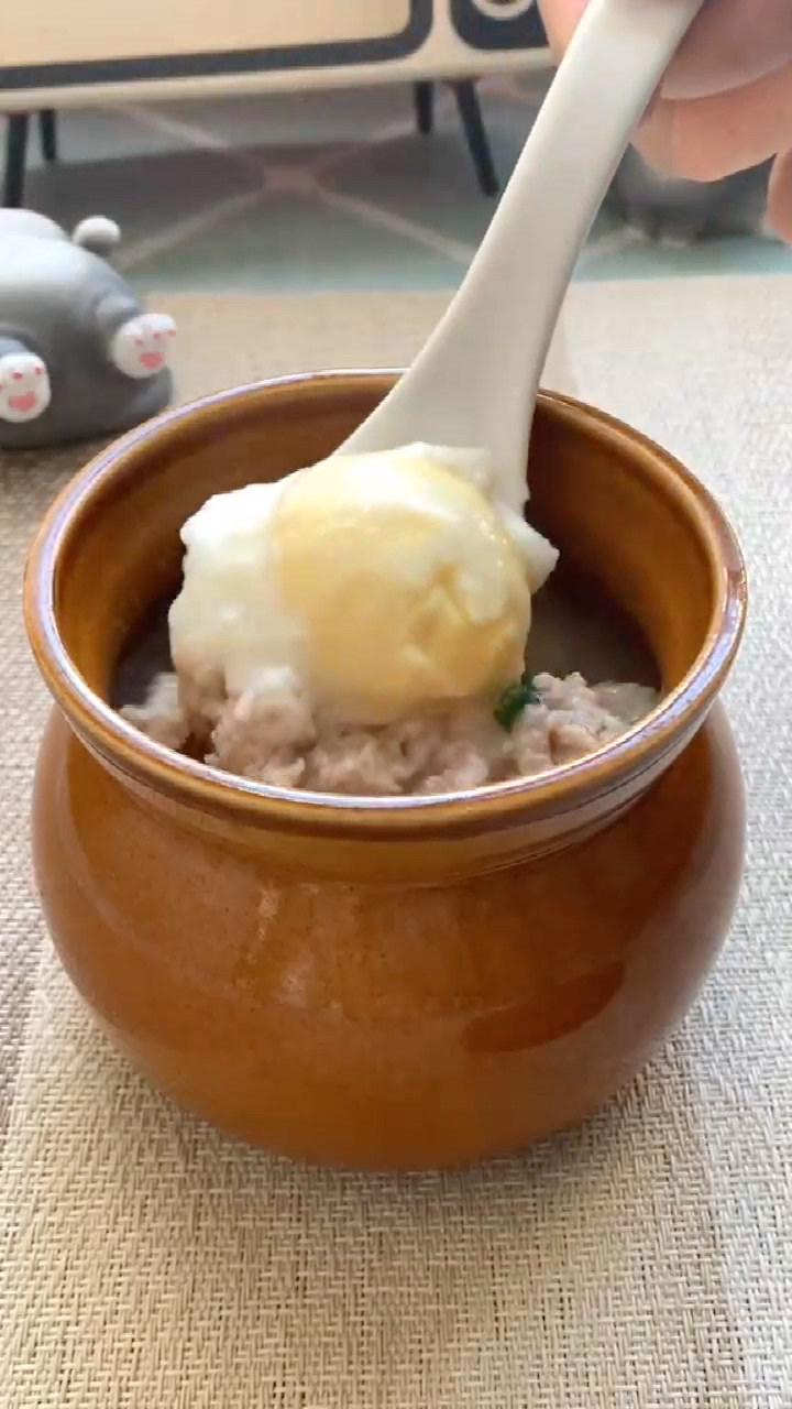 饭店里面好喝的瓦罐鸡蛋肉泥汤,在家也可以做,简单又营养