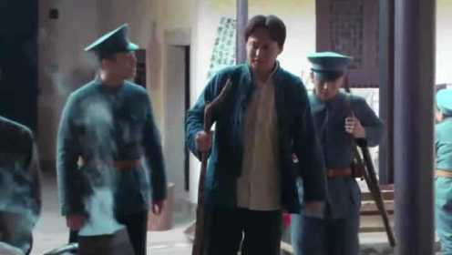 秋收起义：毛泽东巡视医院，战士们就地取材，得到大力夸奖！
