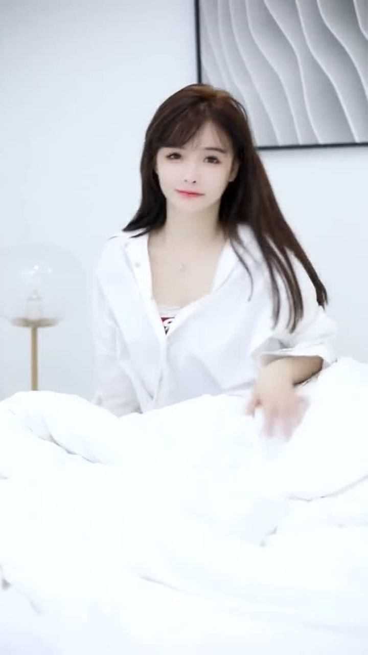 南初妹妹:你的小宝贝起床了!