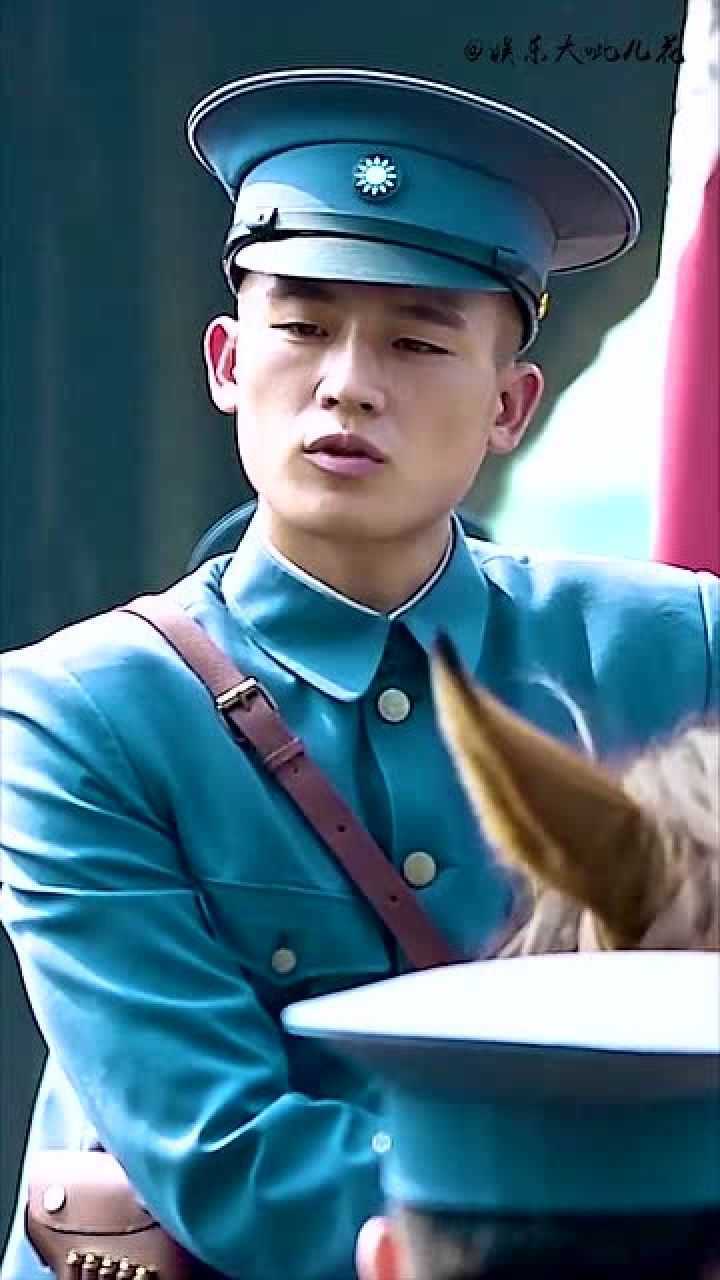 二十几岁就当上了军长搁谁谁不拽啊欧豪的演技真是越来越好了