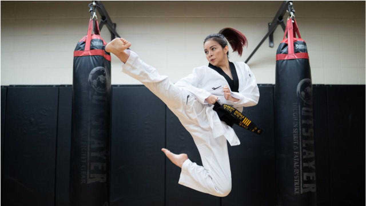 跆拳道女孩腿法飘逸灵活 一双腿被她牢牢掌控太厉害了