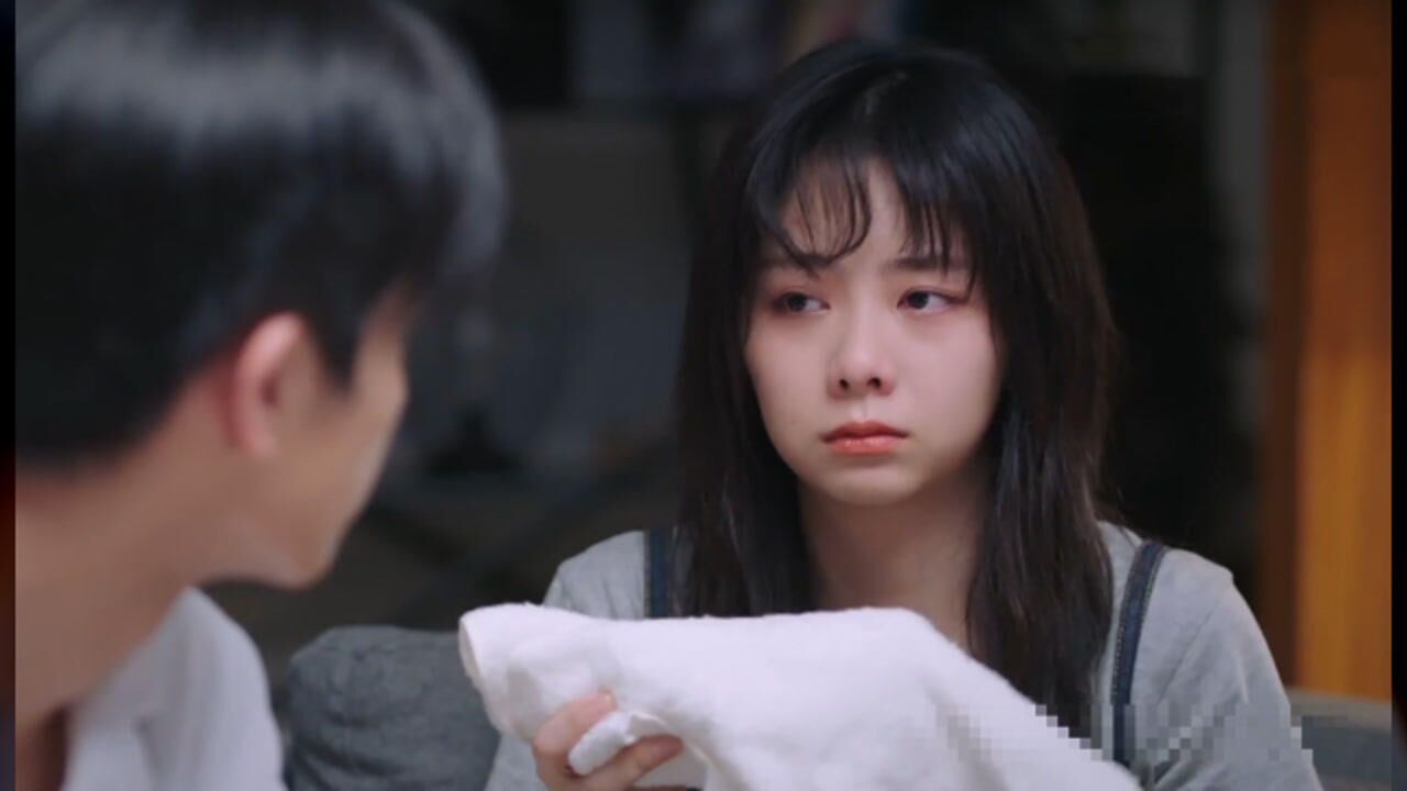 《以家人之名》花絮:凌霄表白现场问题多,一个西瓜折腾好久