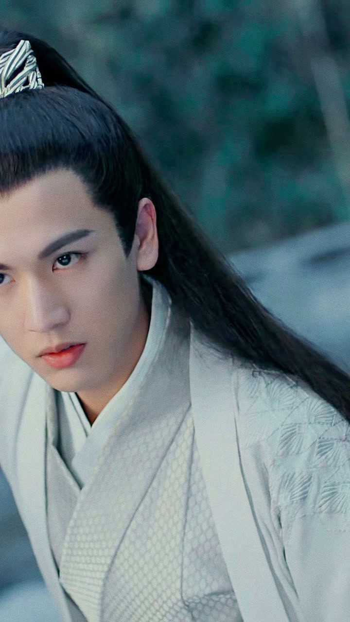 少女大人张凌赫演绎双面王爷铁树开花请多多指教