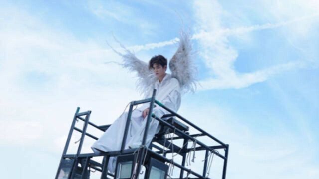 黄明昊新歌《Angel Love》MV公开,身穿白衣化身天使