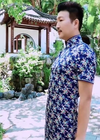 男生穿"旗袍",没想到竟毫无违和感?_腾讯视频