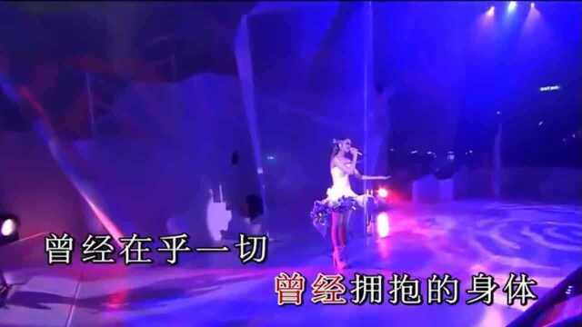 回味经典:谢安琪的《年度之歌》,在她获得天后一年后推出.表达歌曲即使如何热播,下一年都会被乐迷淡忘!