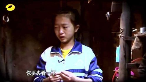 《变形计》李宏毅和王泽宇两人一步一步，背着农村爸爸到医院