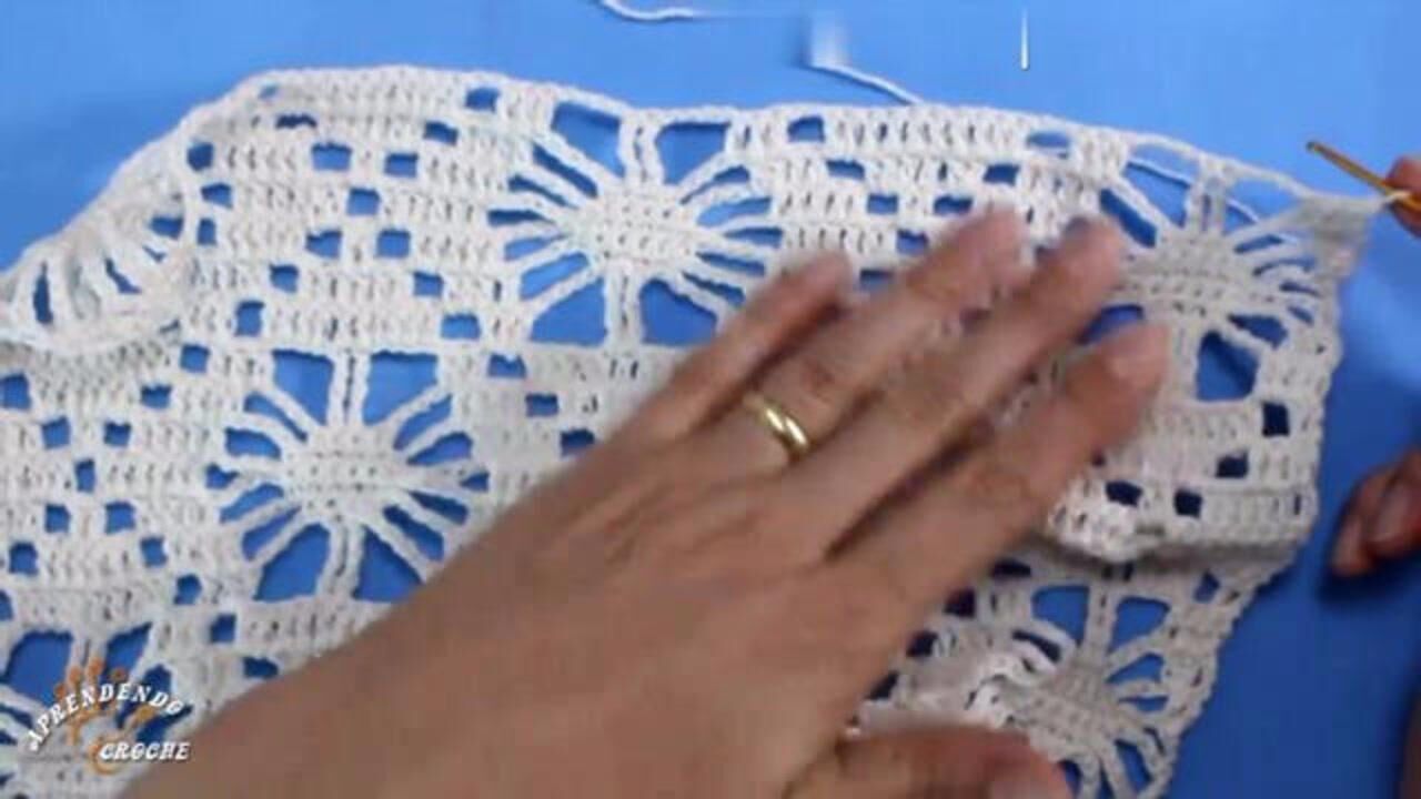 蜘蛛花型和花边的钩法钩针长方形花垫教程