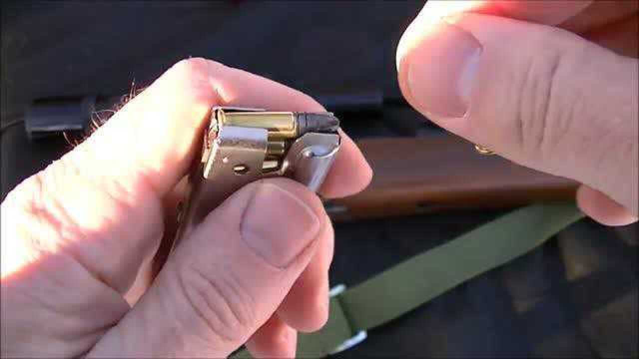 老外测试国产建卫小口径步枪发射这种子弹后坐力这么小