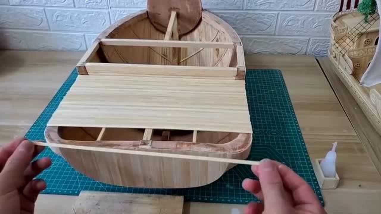 牛人用竹签还原海贼王里的船