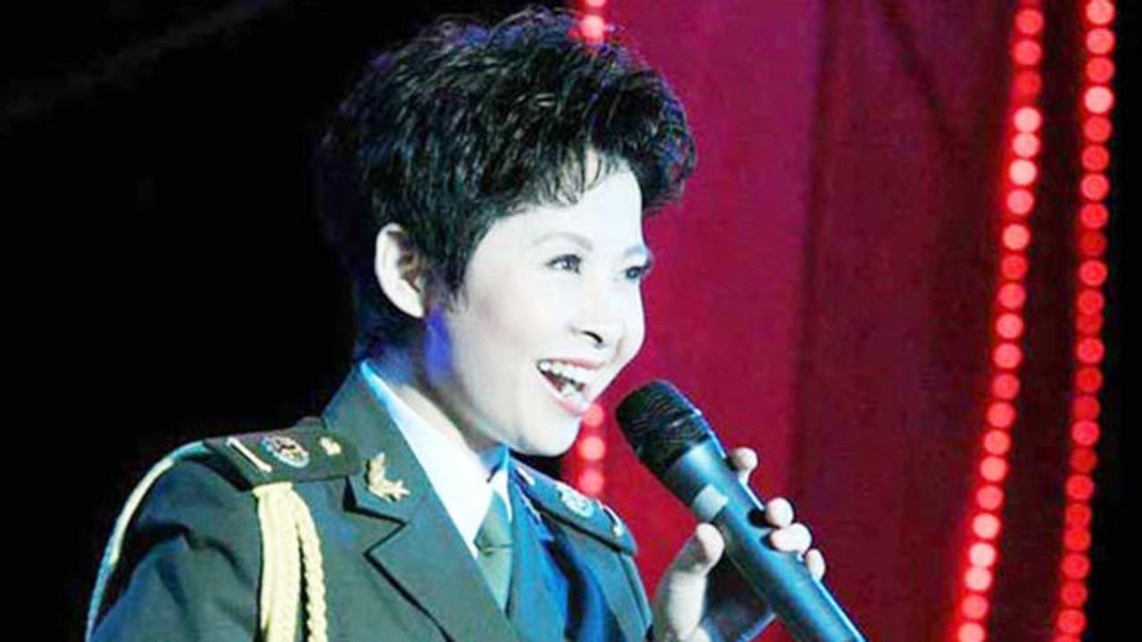 董文华深情演唱今天是你的生日优美动听祝福祖国繁荣昌盛