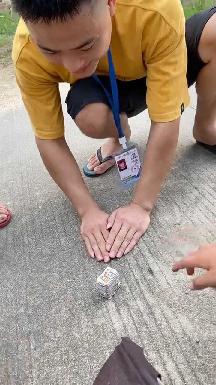 玩一玩小时候的拍卡片,找回童年记忆_腾讯视频