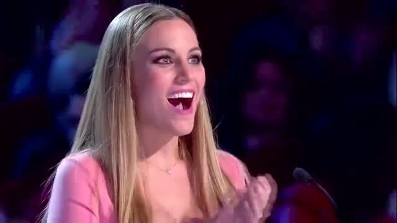 达人秀小女孩表演人体箱子切割魔术毫发无伤还换了一身衣服