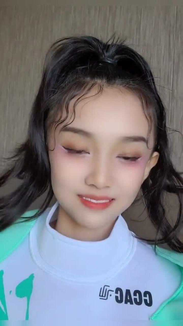 宋小睿化妆了好可爱啊