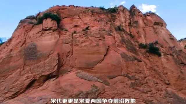 十年九旱这里的土地都干成这样 村民居然不担心