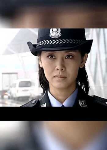 警中英雄:雷茜不再是个小孩儿而是一个警察,好样的!