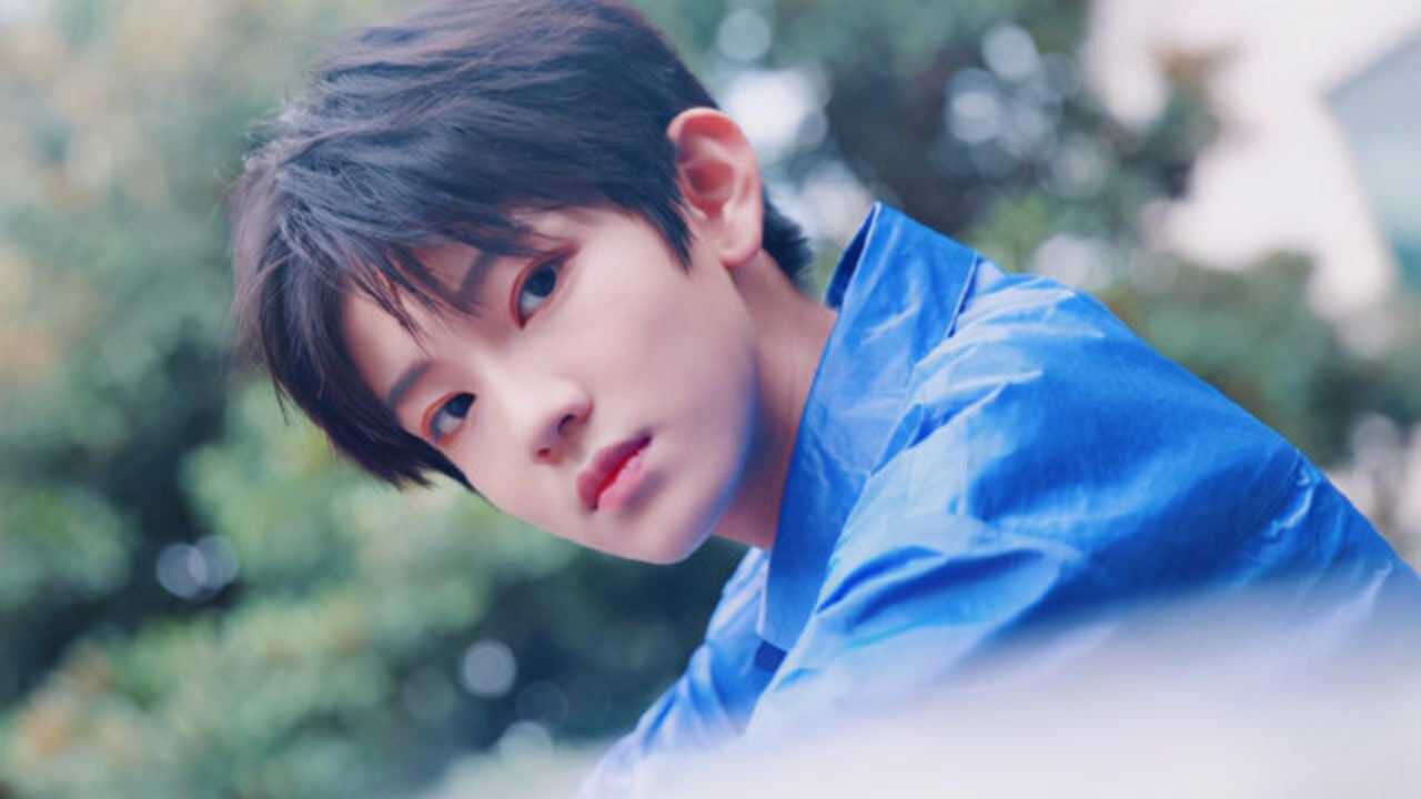 王一博16岁师弟张铭浩谈恋爱,聊天记录曝光后疑似遭公司开除