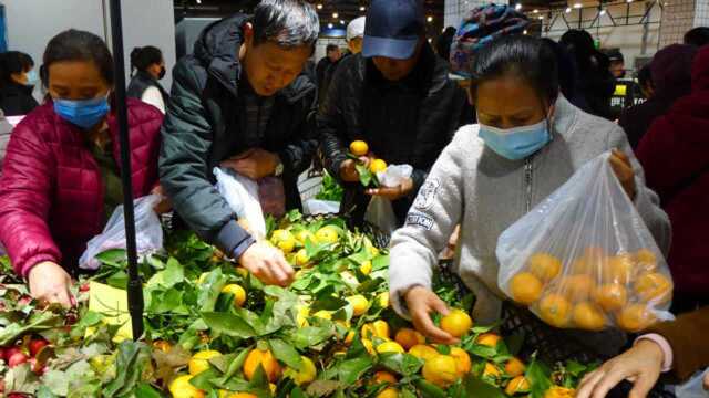 逊克县家得乐生活超市礼炮响起商品优惠多多迎来大批顾客