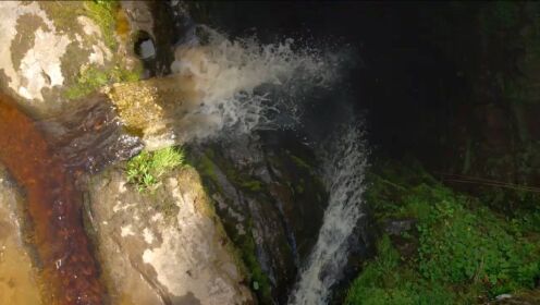 飞流直下三千尺！历经3000万年风化形成的加平吉尔洞穴的奇景！