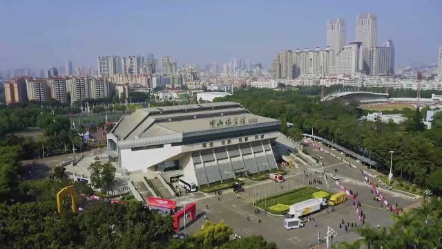 (电视通稿ⷮŠ今日新闻)广东中山近5000名志愿者徒步高歌弘扬志愿精神