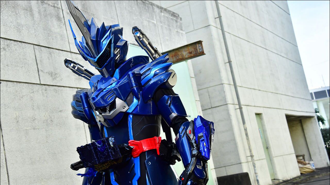 假面骑士圣刃第14集蓝色骑士获得新的装甲形态