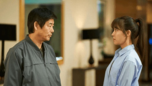 韩剧《担保》最感人片段:父女相认,养父却忘了她!