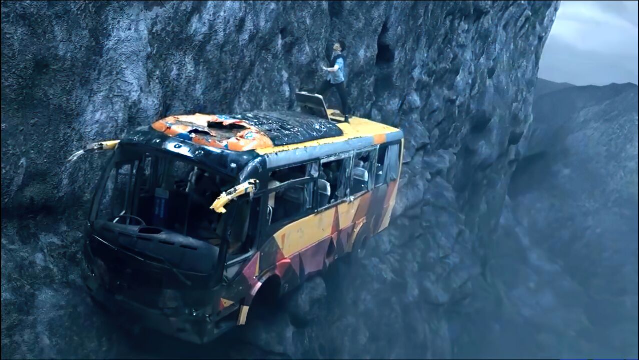 国产灾难电影诡异台风突然降临全车人被困悬崖极限逃生