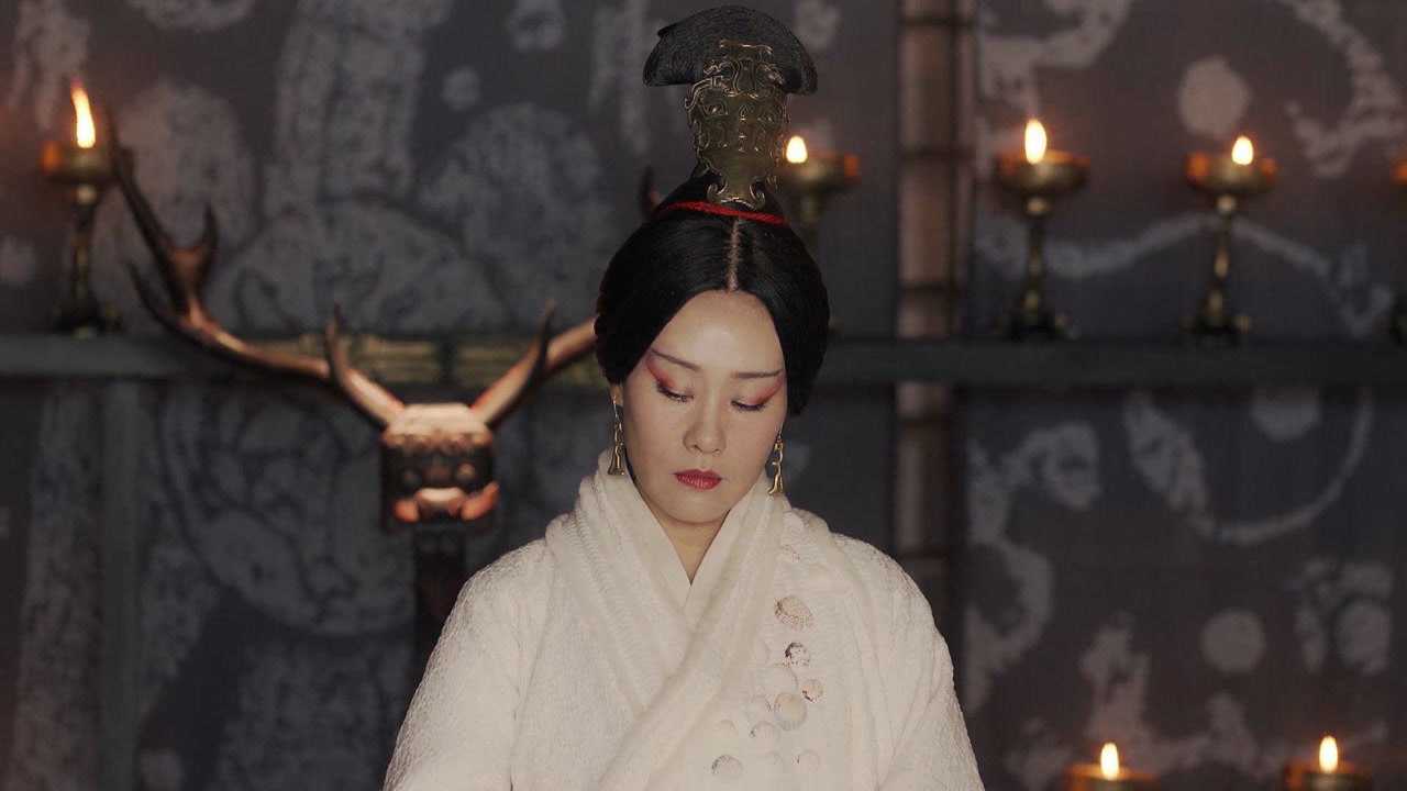 吕不韦见华阳夫人,异人藏身咸阳狱的消息被查知.