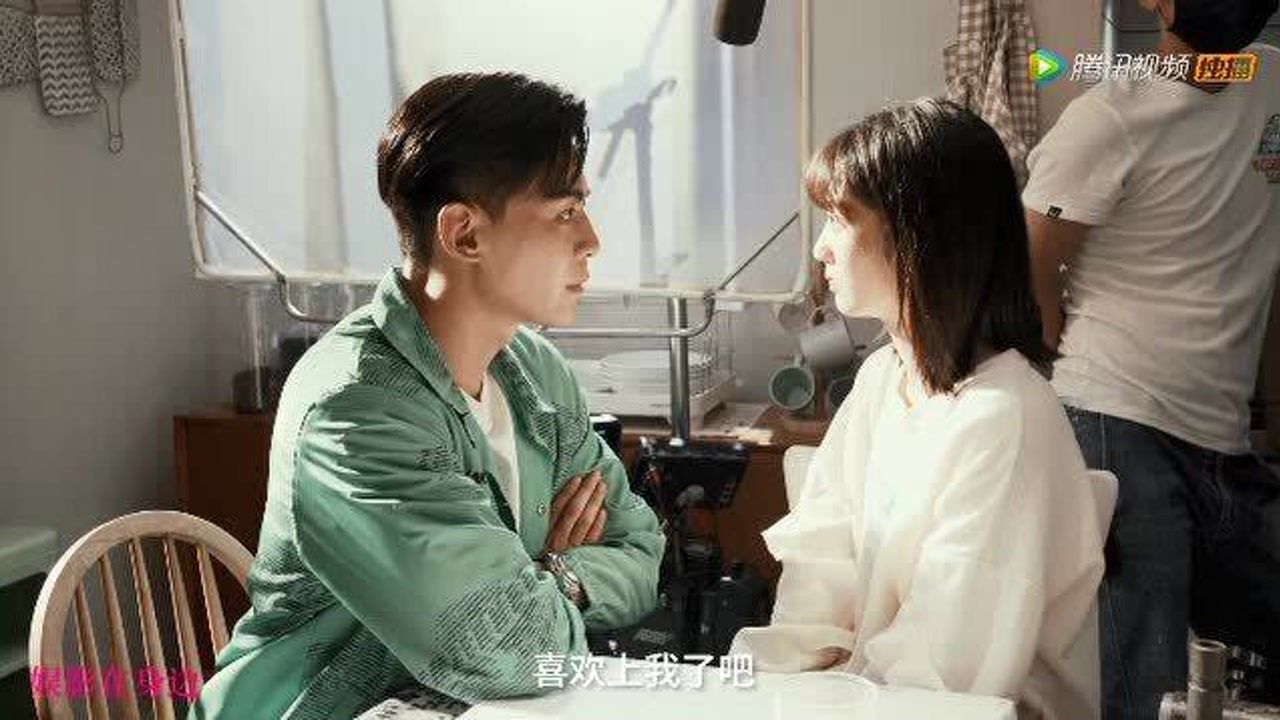 我的小确幸花絮邢菲唐晓天拍吻戏害羞笑场邢菲笑点太低了吧