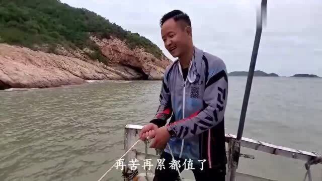 成群值钱货钻进笼子里,光石斑鱼就有三种,赶海小伙直呼价值上千了!