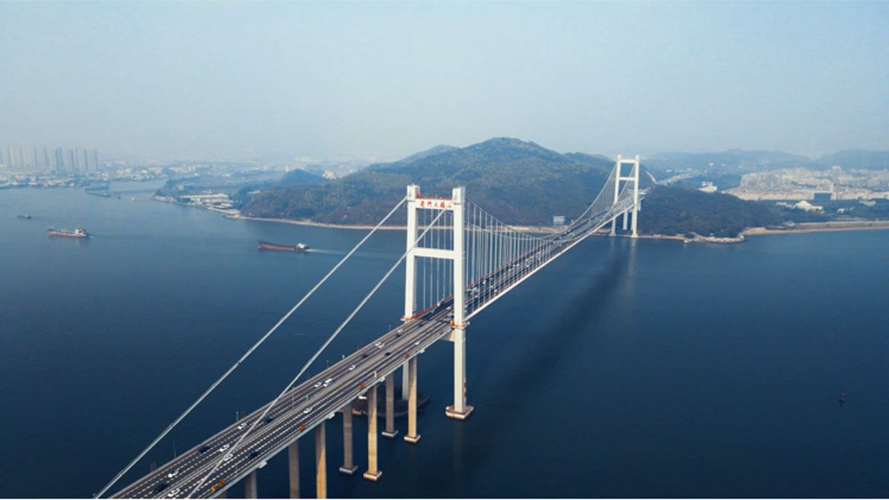 航拍虎门大桥,经历几十年的风风雨雨依然雄伟壮观,这画面太美了!