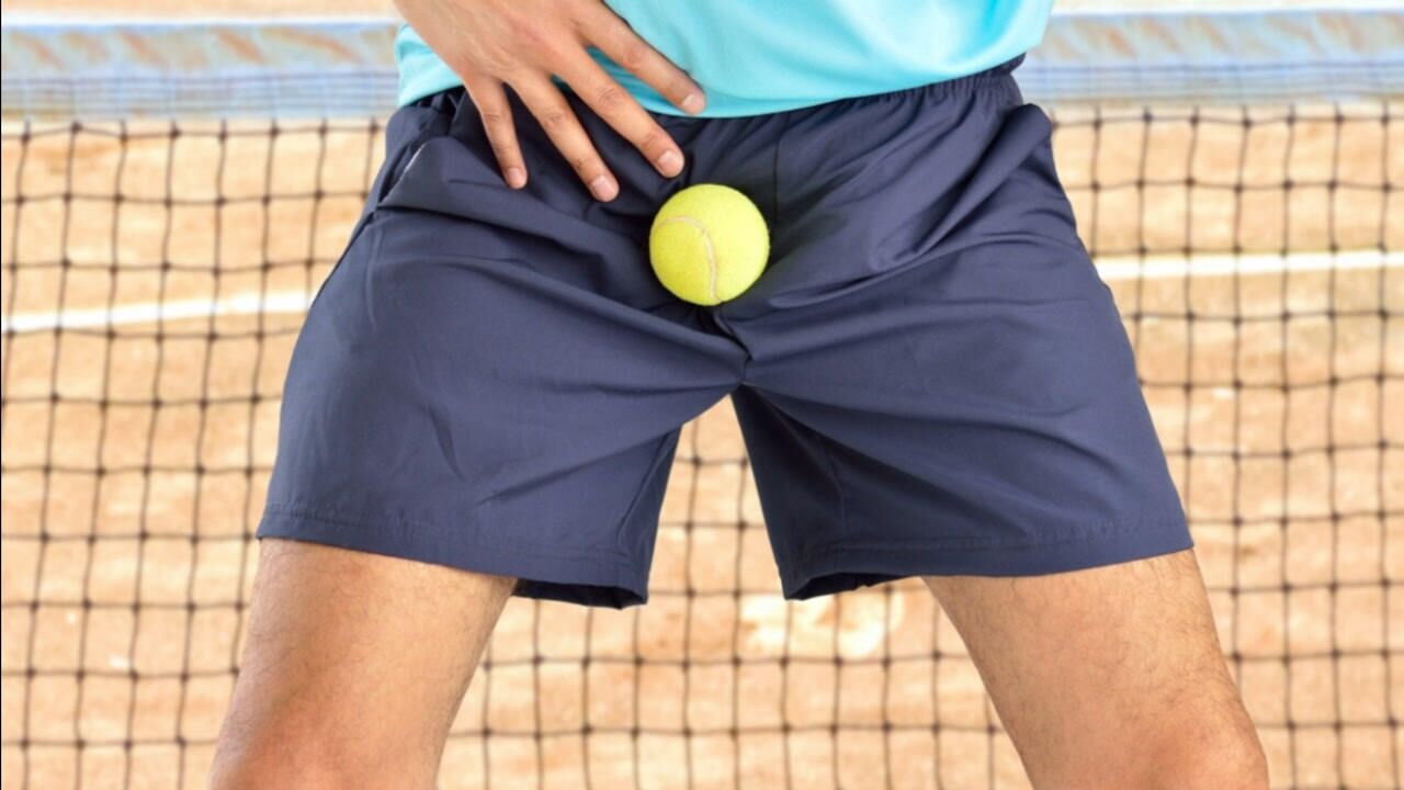 男性睾丸疼痛是怎么回事?医生坦言:常见于这几个因素导致