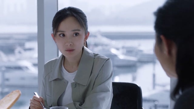 《暴风眼》杨幂cut 22 安静发现黑衣撑伞嫌疑人