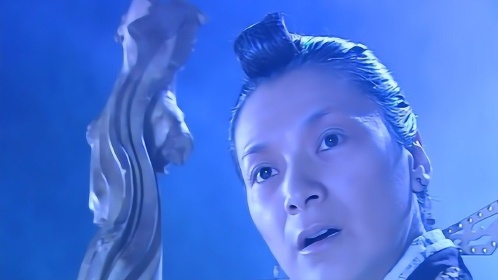 第27集1:暗中窥视的张无忌得知;金花婆婆的真正身份竟是紫衫龙王!