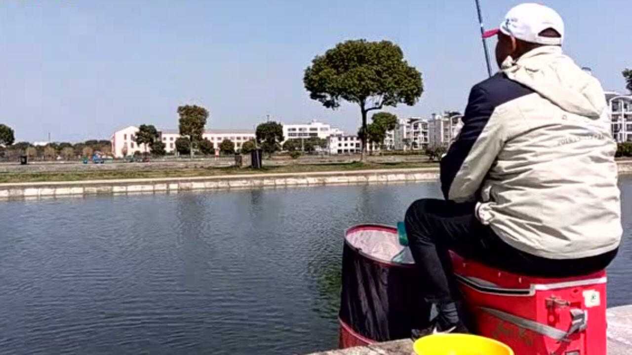 打浮如何调漂，速拔哥浮钓鲫鲤鱼钓法实战详解，浮钓鲫鱼钓多深合适_腾讯视频