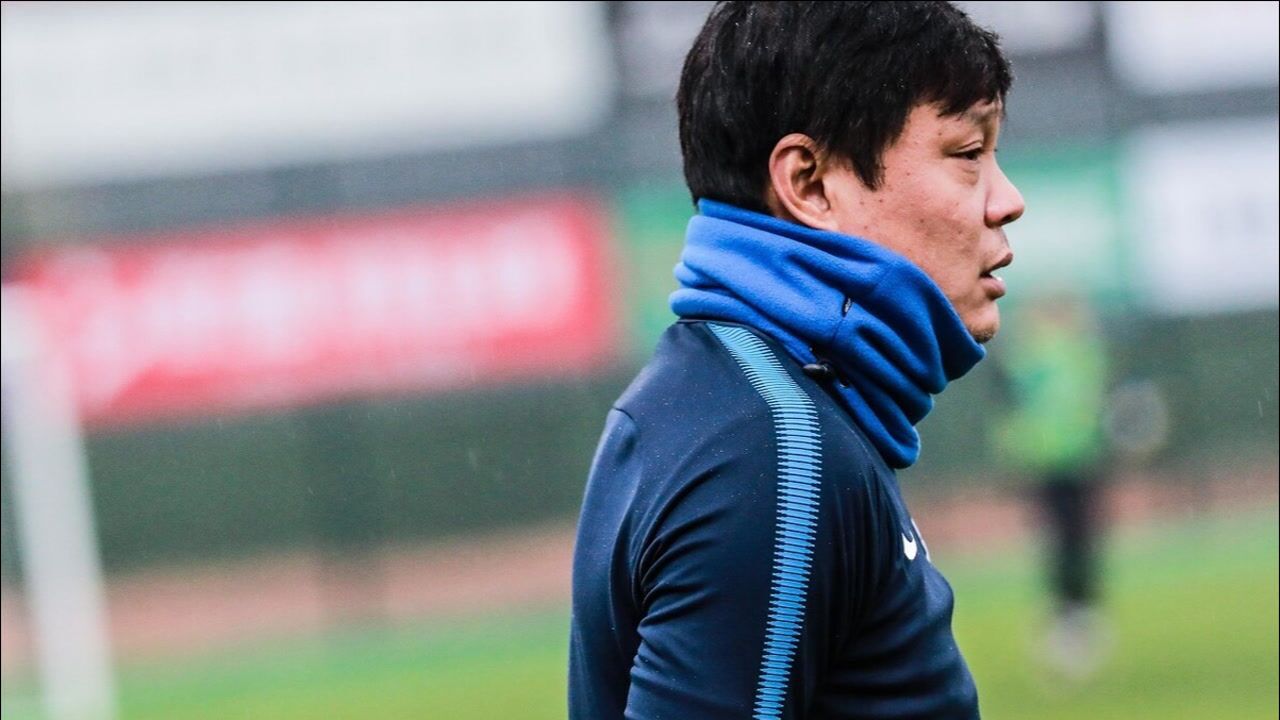 血性教练范志毅曾因不满判罚掌掴裁判鼓励小球员你们都是男人