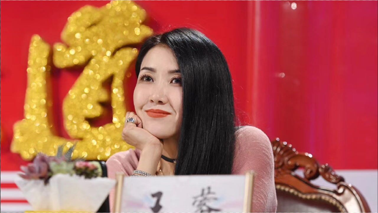 还记得唱我不是黄蓉爸爸妈妈小鸡小鸡的歌手王蓉吗近况落魄商演卖力