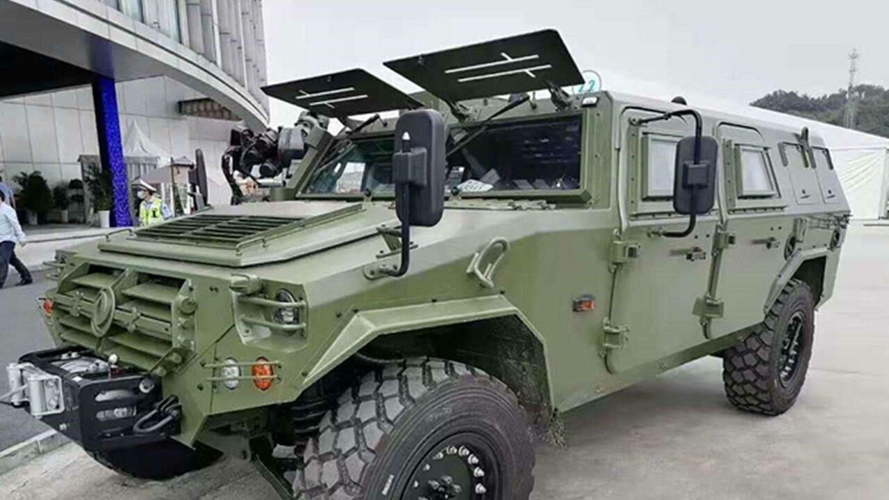 山东大哥104万提第二代东风猛士,外观硬气十足,回头率不输悍马