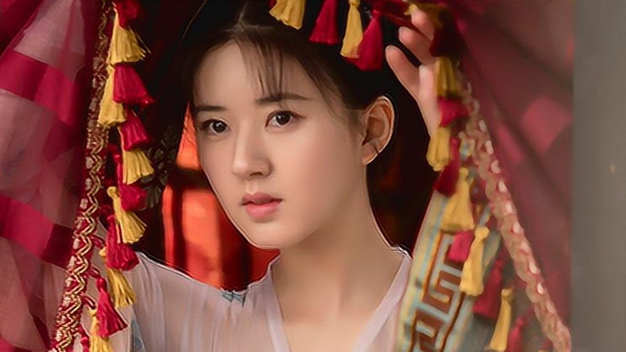 长歌行赵露思出宫前后造型变化变回公主后衣着华丽气场也更强