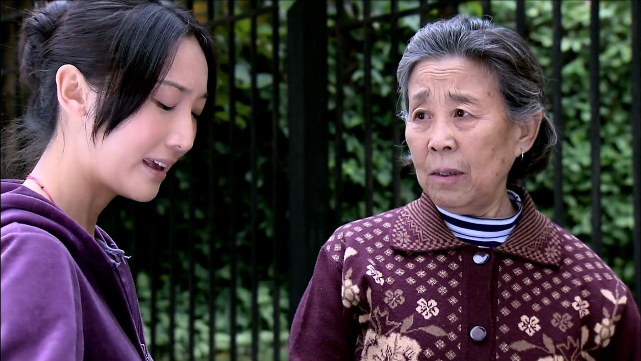 独生子女的婆婆妈妈:小伙掉了钱包,姑娘见钱眼开想私吞,耿直大娘非要