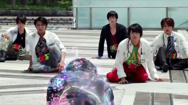 假面骑士exaid,帕拉德为赎罪与最终boss同归于尽,永梦再失战友