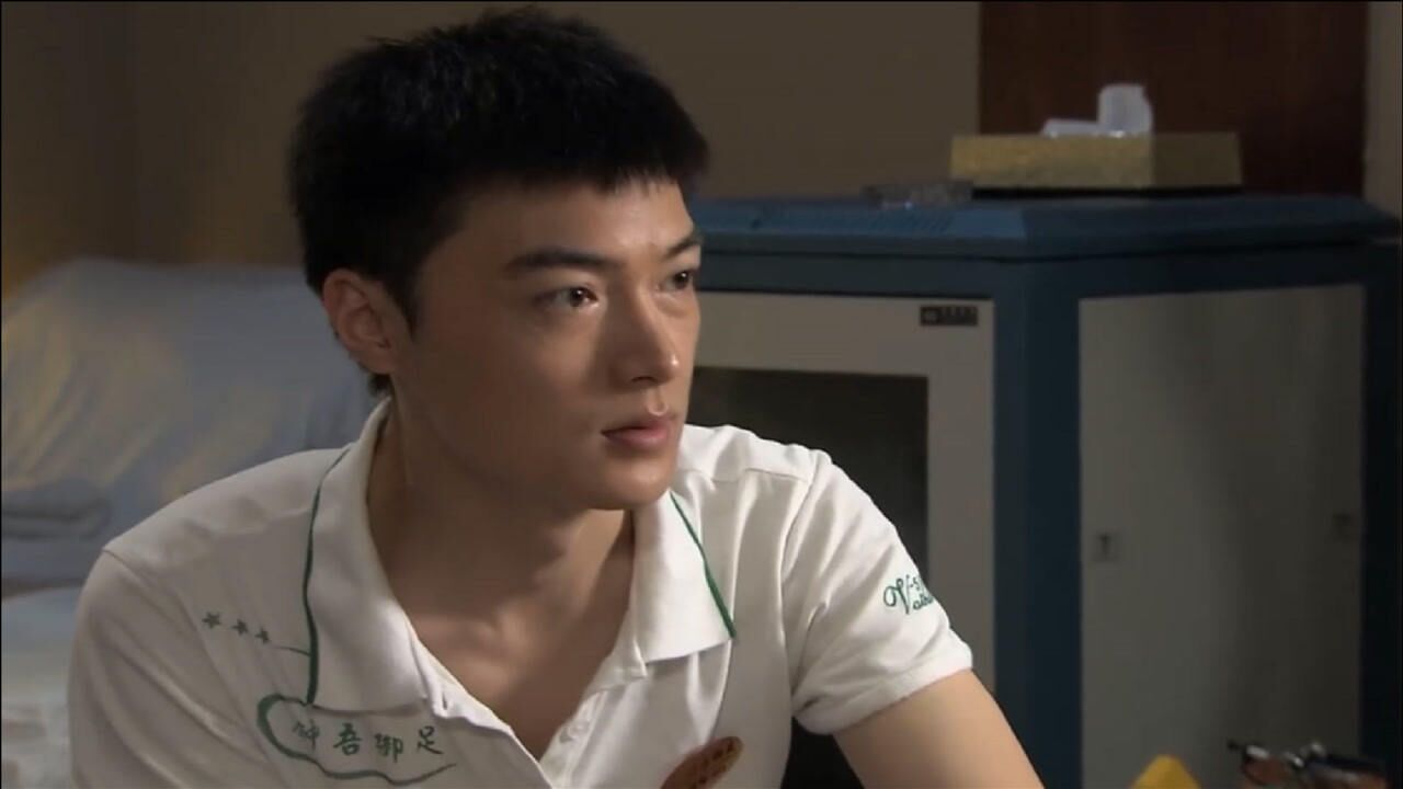 冤家亲家:女婿给人捏脚,老丈人来当客人,让他给自己服务