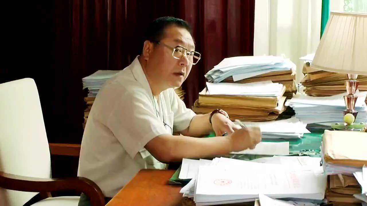 你就拿这个考验干部,哪个干部经受不住这样的考验,行贿都不专业